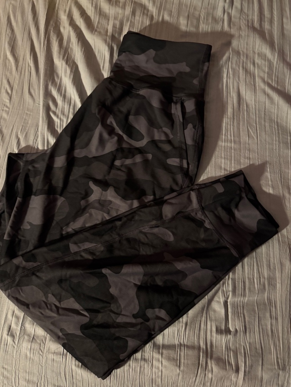 Old Navy High-Waisted Camo jogger in Black Camo